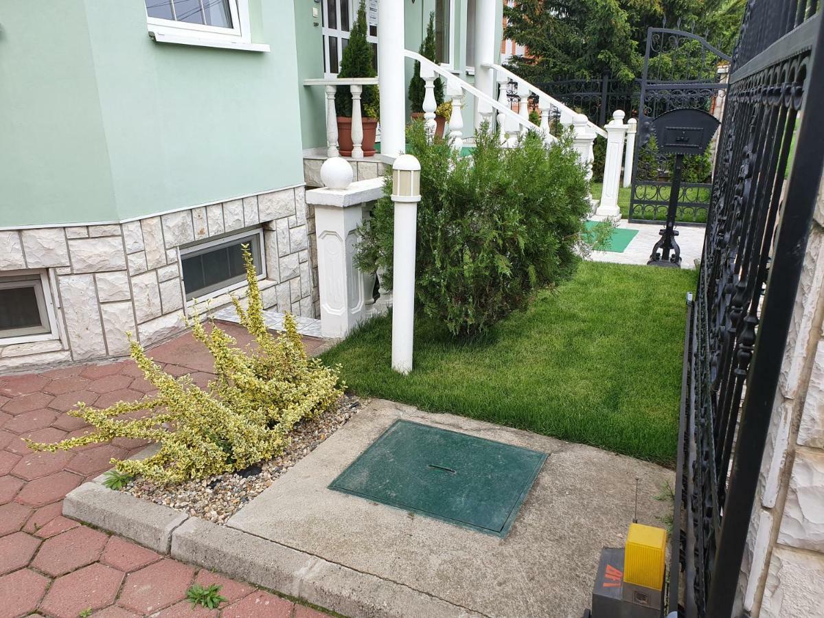 Guest House Luxotel Zrenjanin Extérieur photo